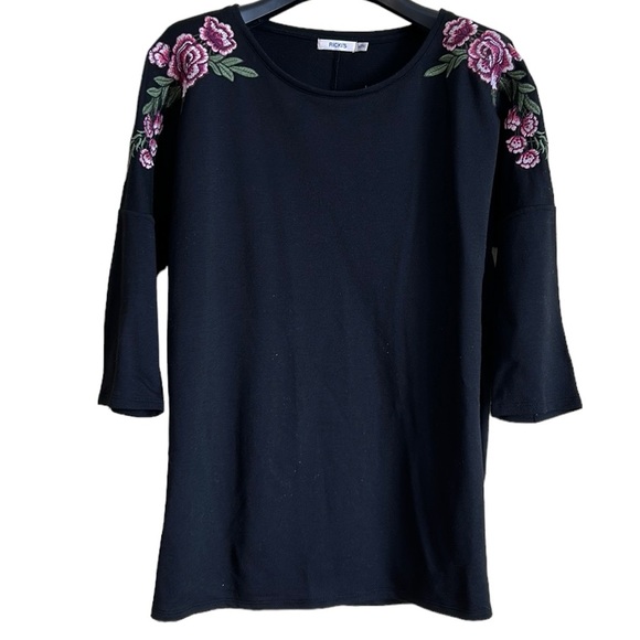 Ricki’s women’s top Floral embroidered accents size‎ XL - Picture 1 of 8